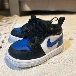 Nike Sneakers - size 4c - GUC - Velcro